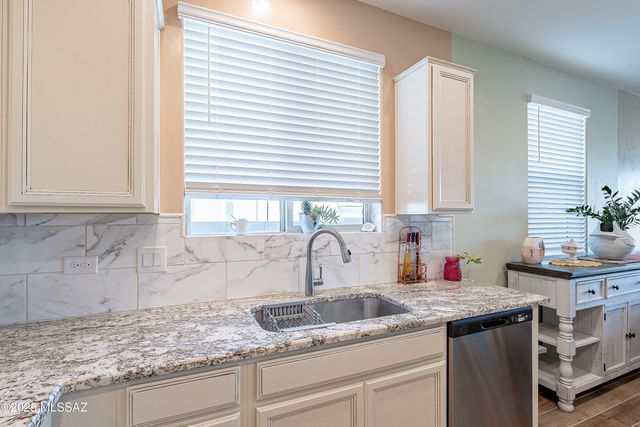 21388 E Charmaine Road, Red Rock, AZ 85145