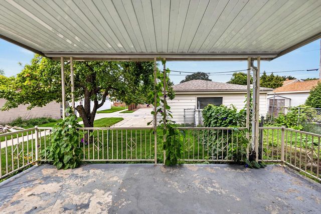 3579 S 14th STREET, Milwaukee, WI 53221