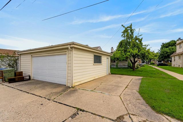 3579 S 14th STREET, Milwaukee, WI 53221