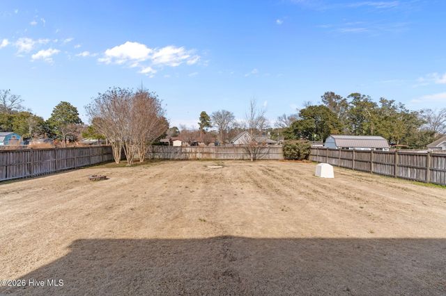 221 Friendly Lane, Wilmington, NC 28409