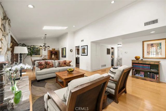 5835 Fairhaven, Woodland Hills, CA 91367