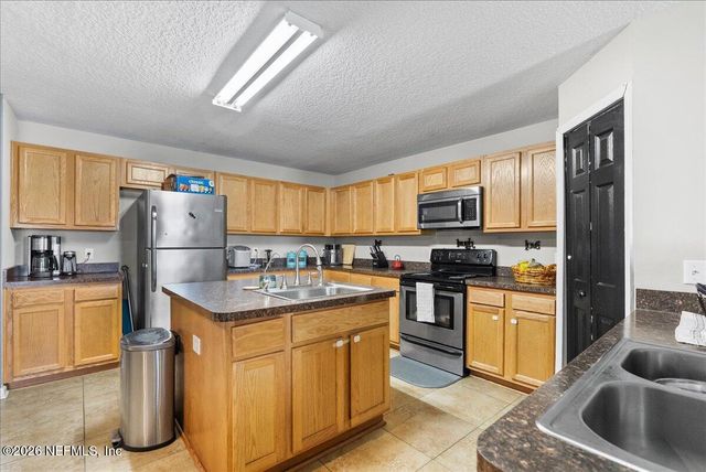 8845 MERSEYSIDE Avenue, Jacksonville, FL 32219