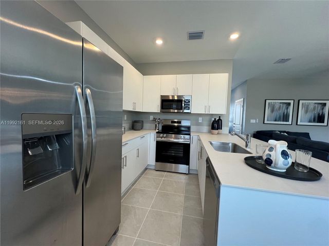 680 SE 13th Ct, Homestead, FL 33034