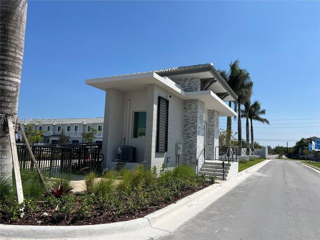 680 SE 13th Ct, Homestead, FL 33034