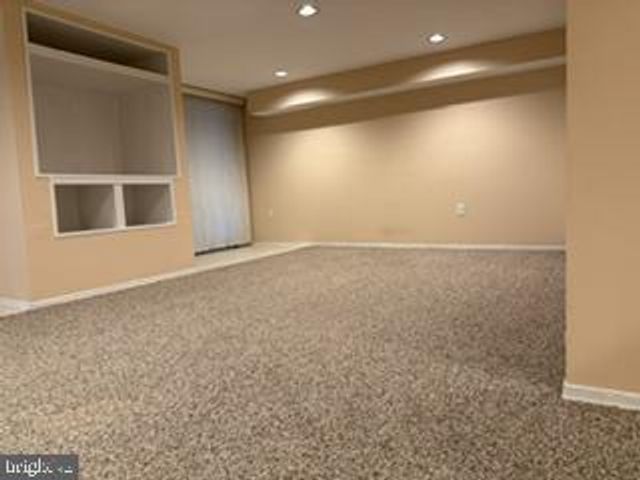 922 GLACKENS LN, Wilmington, DE 19808