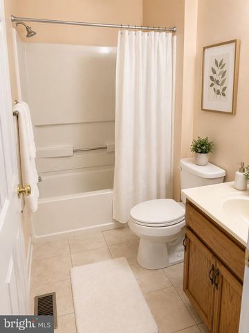922 GLACKENS LN, Wilmington, DE 19808