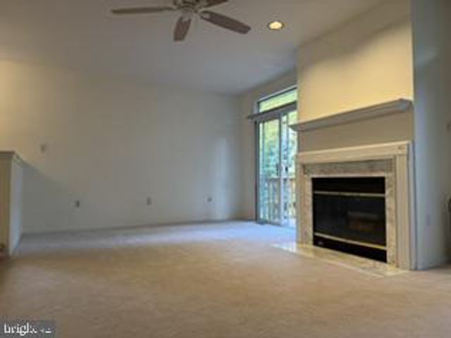 922 GLACKENS LN, Wilmington, DE 19808