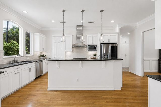 6709 Westchester Avenue, West University Place, TX 77005