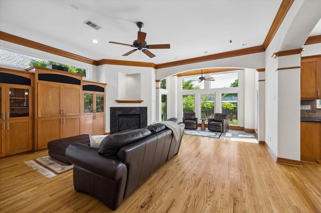 6709 Westchester Avenue, West University Place, TX 77005