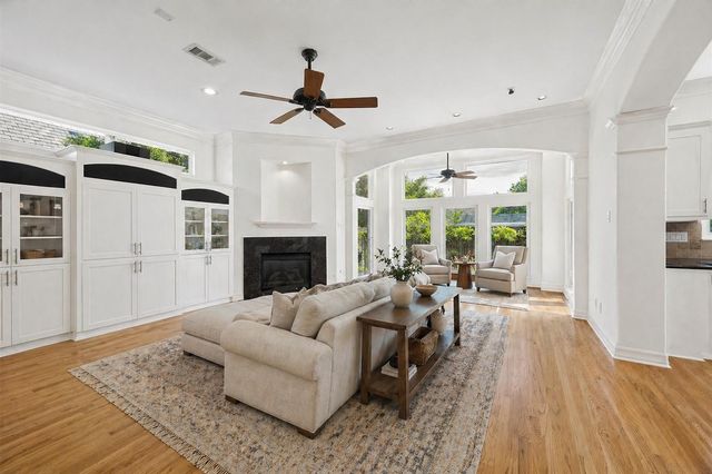 6709 Westchester Avenue, West University Place, TX 77005