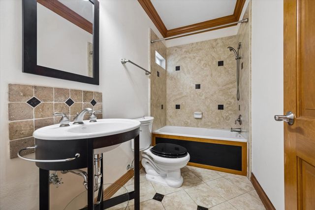 6709 Westchester Avenue, West University Place, TX 77005