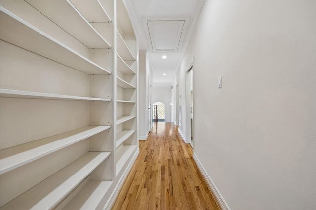6709 Westchester Avenue, West University Place, TX 77005
