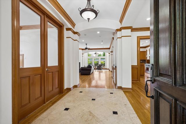 6709 Westchester Avenue, West University Place, TX 77005