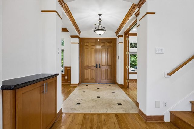 6709 Westchester Avenue, West University Place, TX 77005
