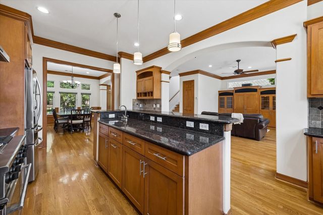 6709 Westchester Avenue, West University Place, TX 77005