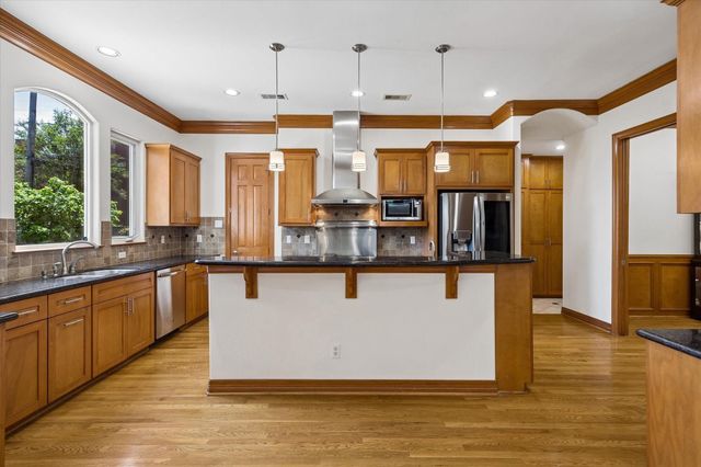 6709 Westchester Avenue, West University Place, TX 77005