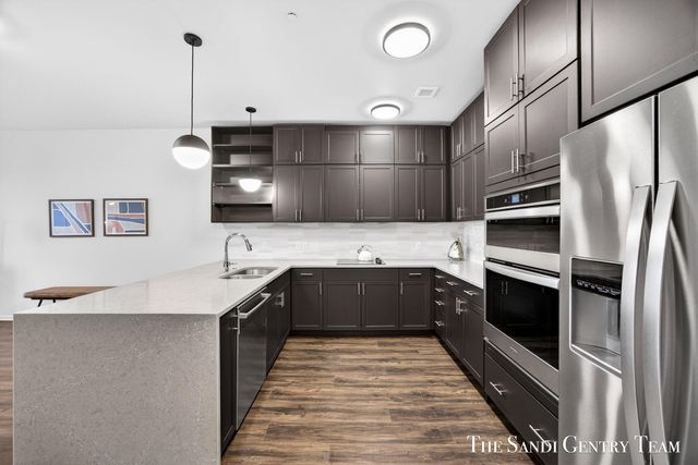 110 W Savidge Street 204, Spring Lake Vllg, MI 49456