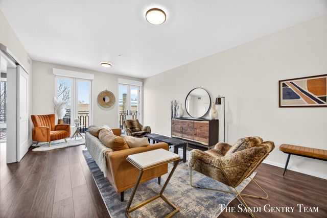 110 W Savidge Street 204, Spring Lake Vllg, MI 49456