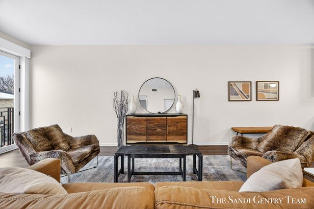 110 W Savidge Street 204, Spring Lake Vllg, MI 49456