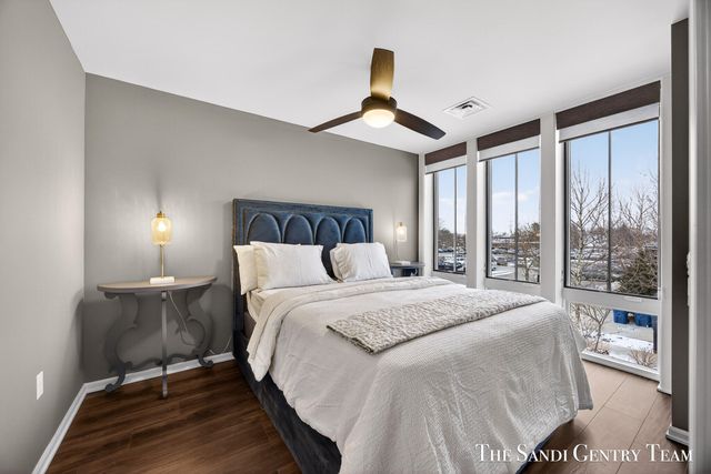 110 W Savidge Street 204, Spring Lake Vllg, MI 49456