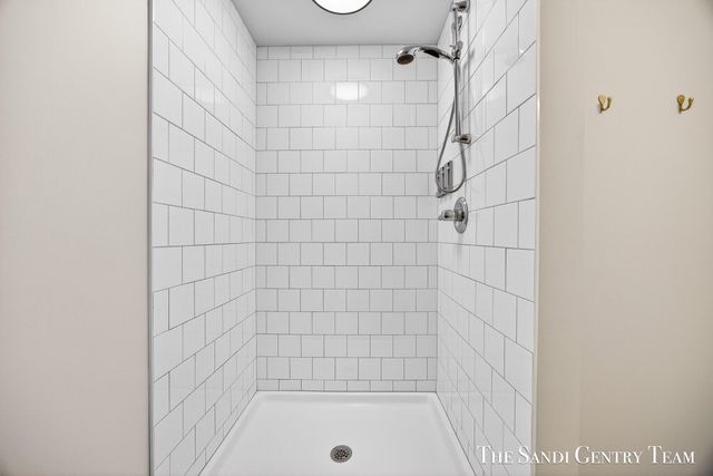 110 W Savidge Street 204, Spring Lake Vllg, MI 49456