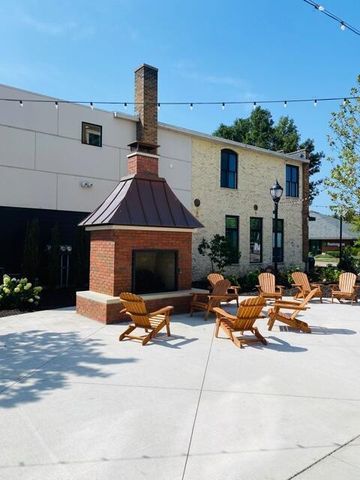 110 W Savidge Street 204, Spring Lake Vllg, MI 49456