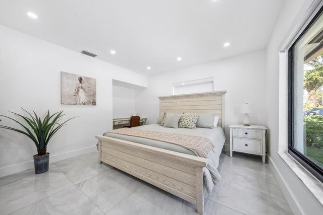 1231 NE 28th Avenue, Pompano Beach, FL 33062