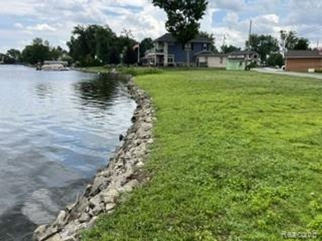 9510 Buckingham, White Lake, MI 48386