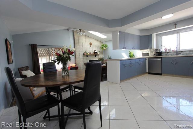 27015 Arden Park Circle, Farmington Hills, MI 48334