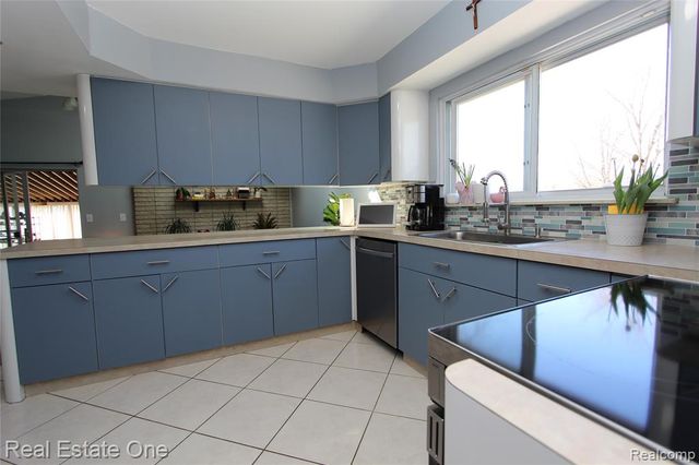 27015 Arden Park Circle, Farmington Hills, MI 48334