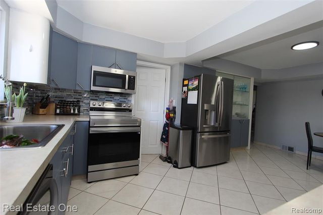 27015 Arden Park Circle, Farmington Hills, MI 48334