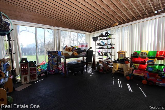 27015 Arden Park Circle, Farmington Hills, MI 48334