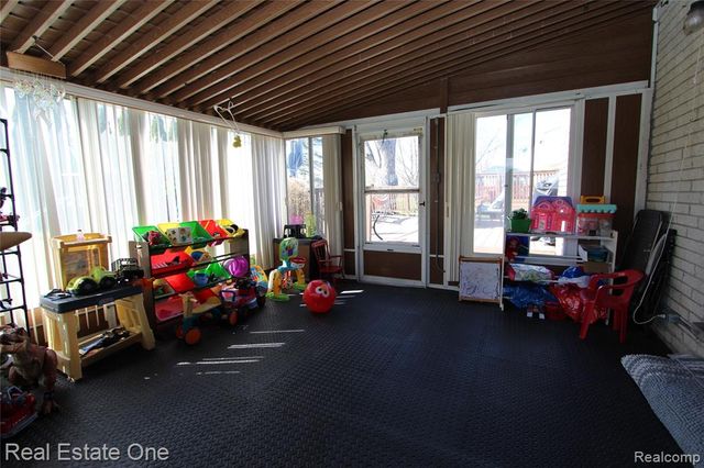 27015 Arden Park Circle, Farmington Hills, MI 48334