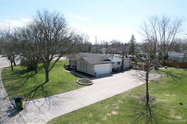 27015 Arden Park Circle, Farmington Hills, MI 48334