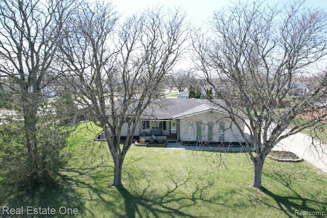 27015 Arden Park Circle, Farmington Hills, MI 48334