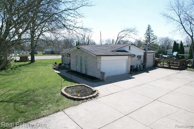 27015 Arden Park Circle, Farmington Hills, MI 48334