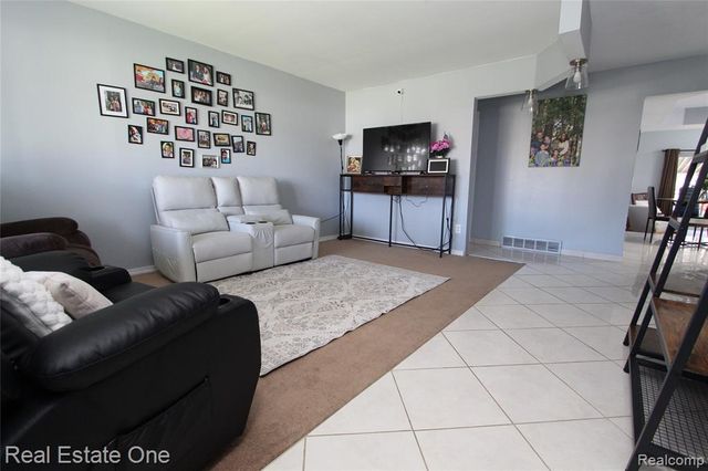 27015 Arden Park Circle, Farmington Hills, MI 48334