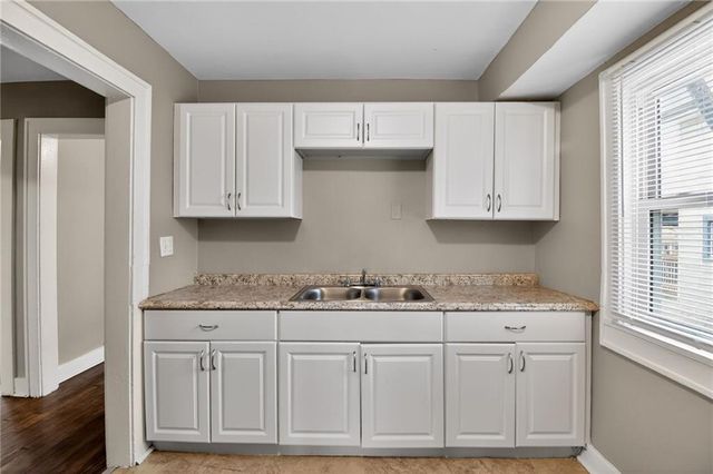 2407 E 68th Terrace, Kansas City, MO 64132