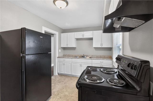 2407 E 68th Terrace, Kansas City, MO 64132