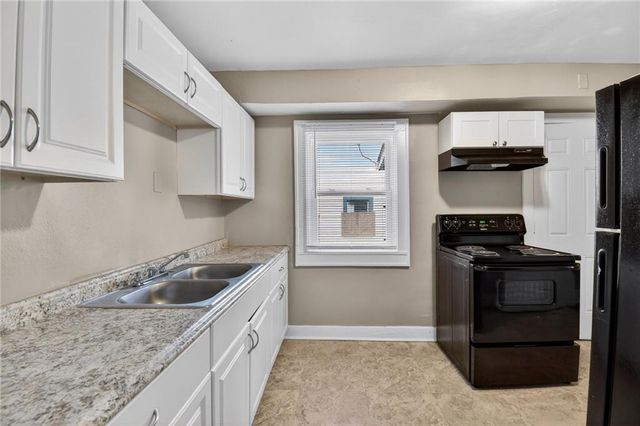 2407 E 68th Terrace, Kansas City, MO 64132