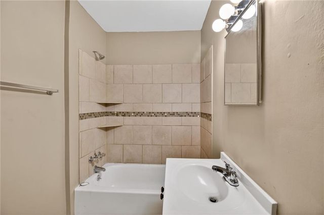 2407 E 68th Terrace, Kansas City, MO 64132