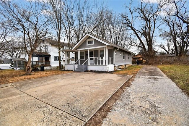 2407 E 68th Terrace, Kansas City, MO 64132