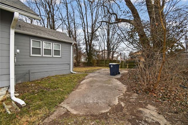 2407 E 68th Terrace, Kansas City, MO 64132