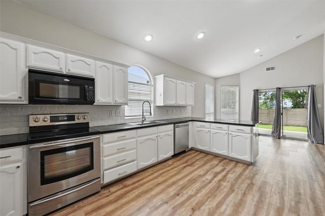 7464 Maroon Drive, Fort Worth, TX 76120