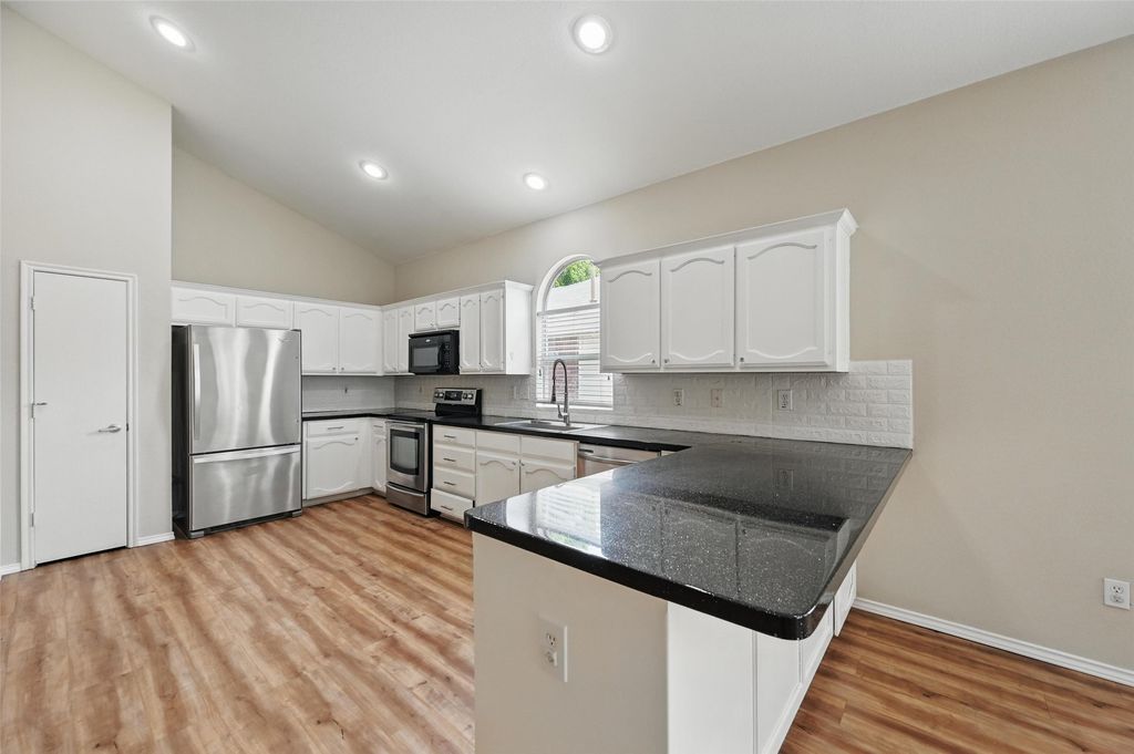 7464 Maroon Drive, Fort Worth, TX 76120