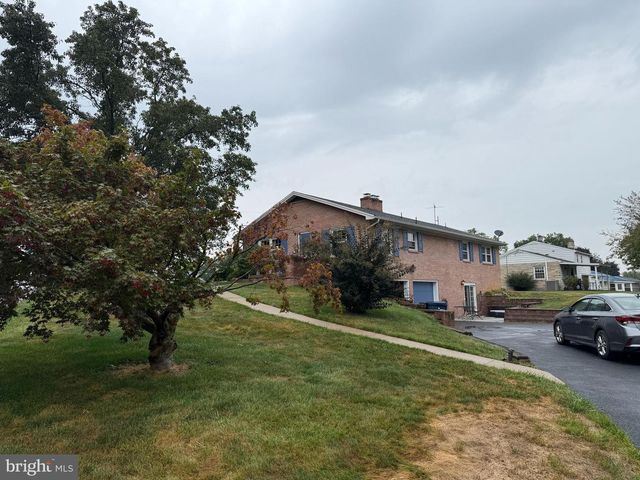 2918 JEFFERSON DRIVE, Chambersburg, PA 17201