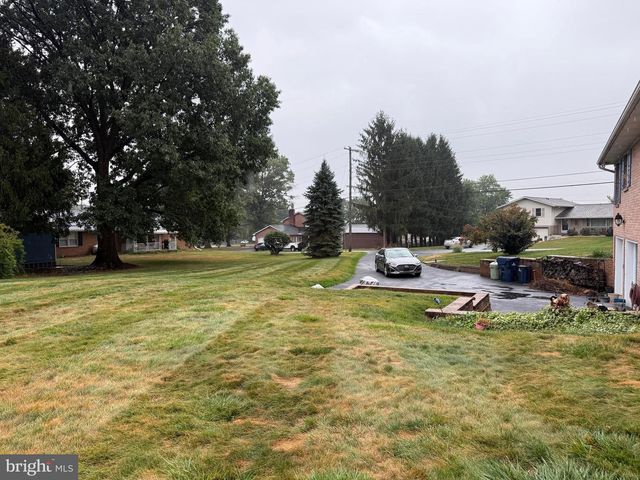 2918 JEFFERSON DRIVE, Chambersburg, PA 17201