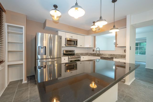403 WOODSIDE CIR, Dresher, PA 19025