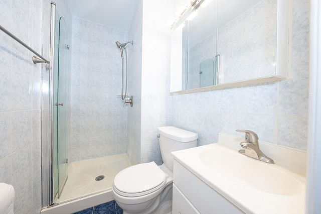 403 WOODSIDE CIR, Dresher, PA 19025