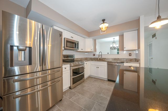 403 WOODSIDE CIR, Dresher, PA 19025